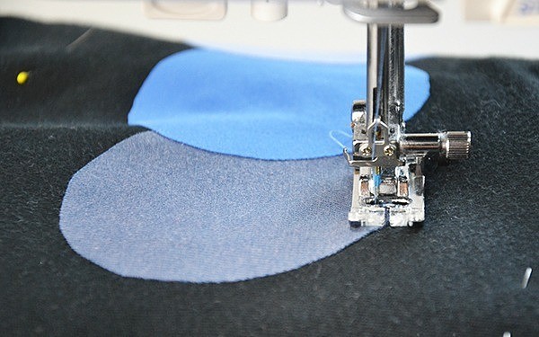 Лайфхак: аккуратная аппликация на трикотаже бумагой для вышивания