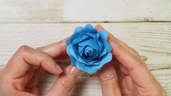 Необычные розы из обычной бумаги