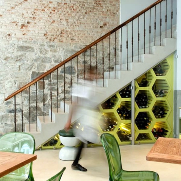 17 интересных идей обустройства пространства под лестницей