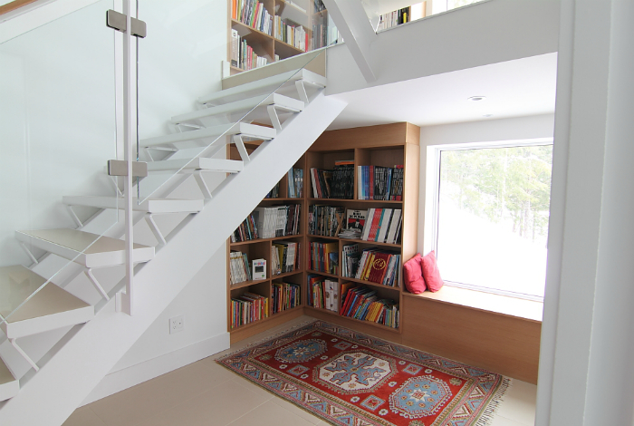 17 интересных идей обустройства пространства под лестницей