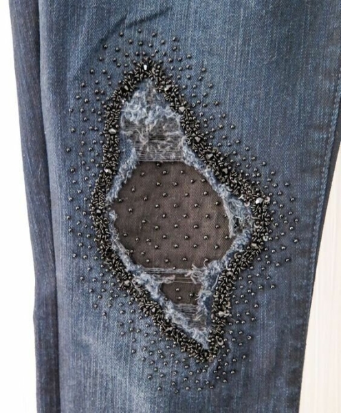 Оформление дырок на джинсах: 11 фото-идей