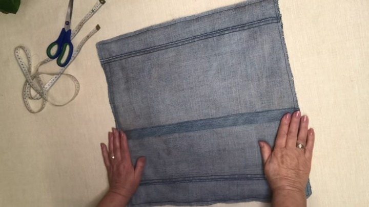 Оригинальный кусок джинсовой ткани