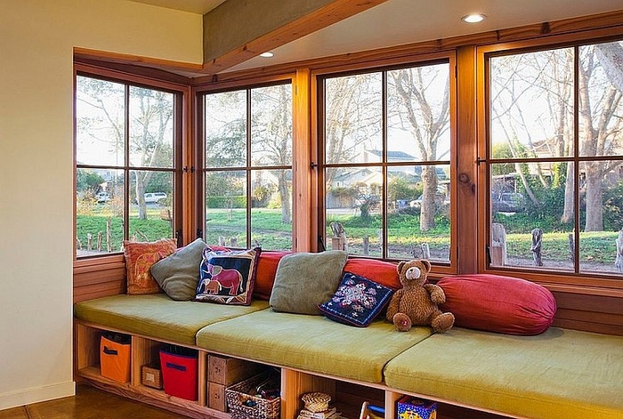 20 примеров удобных сидений у окна, которые сэкономят место в интерьере